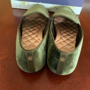 Birdies Staring Green Velvet Flats 12